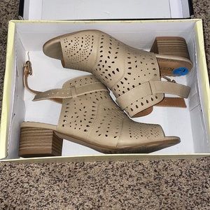 Cute dressy sandals, perfect for summer!